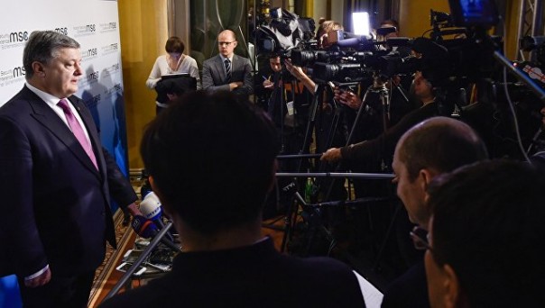 Санкции, паспорта и хронический игнор: Порошенко опять просит помощи. Ростислав Ищенко