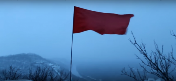 Донбасс непокоренный: над оккупированным Святогорском 23 февраля взвилось Знамя Победы