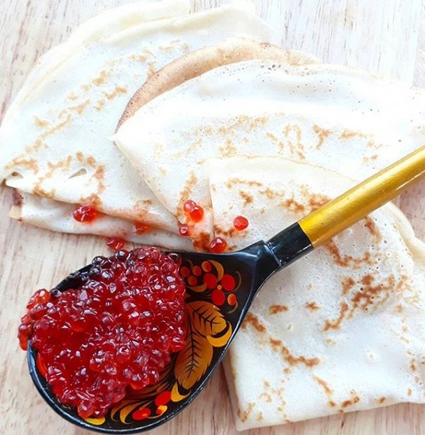 Костёр для чучела, покорение столба и бои на бревне: как в России провожают Масленицу Костёр для чучела, покорение столба и бои на бревне: как в России провожают Масленицу