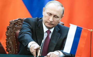 Путин уволил 16 генералов МВД, МЧС и СКР