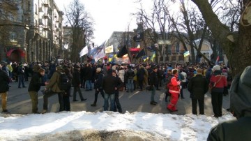 «Блокадники Донбасса» пытаются прорвать полицейские кордоны у здания администрации Порошенко