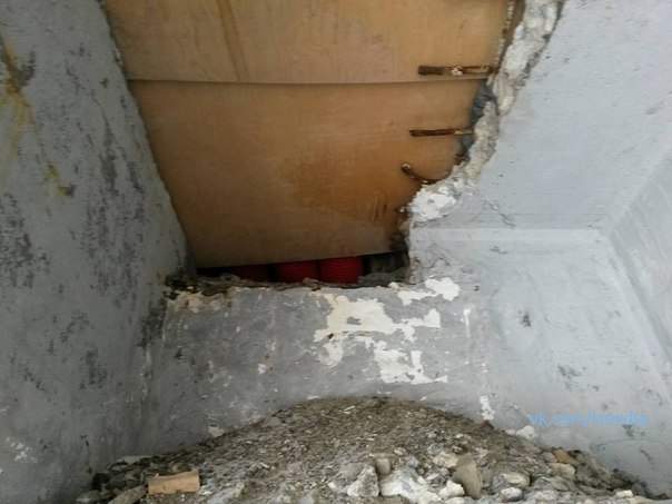 Мост... улица... фонарь... Кличко... фанера... Мост на Святошино в Киеве "надежно" укреплен фанерой