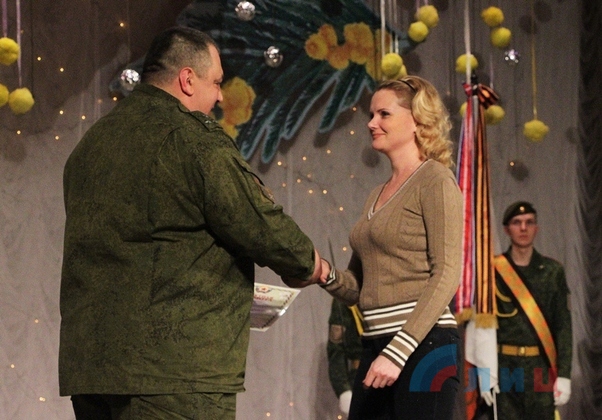 Поздравление женщин военнослужащих с "Международным Женским днем" от Главы ЛНР и командования НМ ЛНР Поздравление женщин военнослужащих с "Международным Женским днем" от Главы ЛНР и командования НМ ЛНР