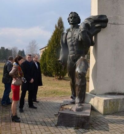 Во Львовской области украинскому писателю отпилили руку