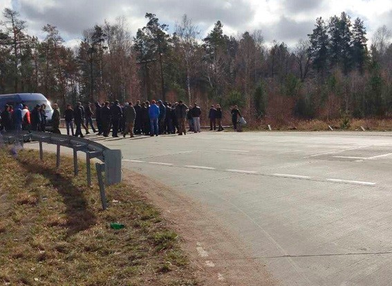 Порошенко теряет контроль. Копатели янтаря объявили войну силовикам Порошенко теряет контроль. Копатели янтаря объявили войну силовикам