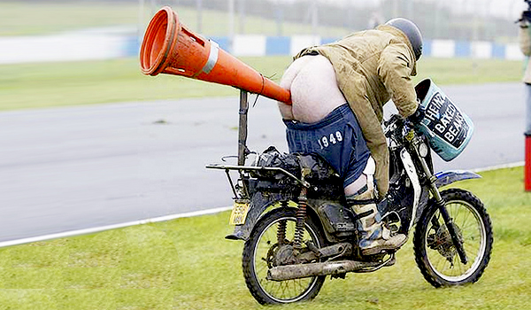 «Ложки победы»: московские болельщики испробовали национальный инструмент к ЧМ-2018 «Ложки победы»: московские болельщики испробовали национальный инструмент к ЧМ-2018