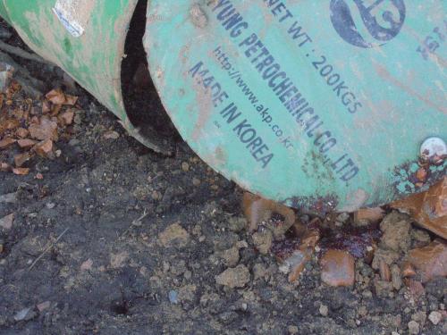 На Черниговщине найдены залежи бочек с неизвестными ядохимикатами