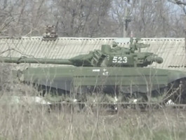Видео: Десятки танков движутся из России к украинской границе