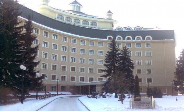 Миллиарды на клизмы: сколько стоят мед. услуги украинских чиновников