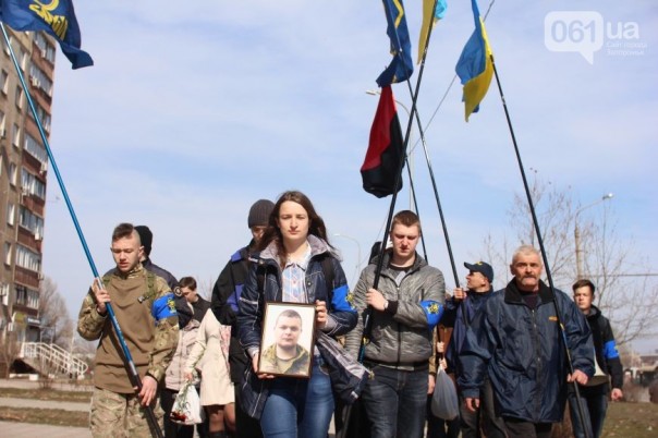 В Запоре устроили шествие в честь дохлого свинберга В Запоре устроили шествие в честь дохлого свинберга