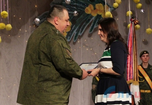 Поздравление женщин военнослужащих с "Международным Женским днем" от Главы ЛНР и командования НМ ЛНР Поздравление женщин военнослужащих с "Международным Женским днем" от Главы ЛНР и командования НМ ЛНР