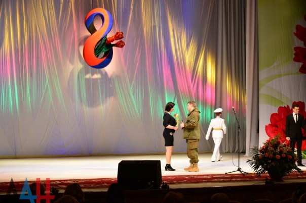 Глава ДНР поздравил жительниц Республики с наступающим праздником 8 Марта Глава ДНР поздравил жительниц Республики с наступающим праздником 8 Марта