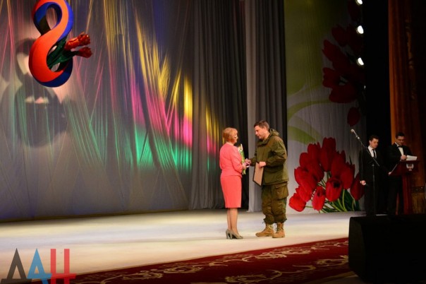 Глава ДНР поздравил жительниц Республики с наступающим праздником 8 Марта Глава ДНР поздравил жительниц Республики с наступающим праздником 8 Марта