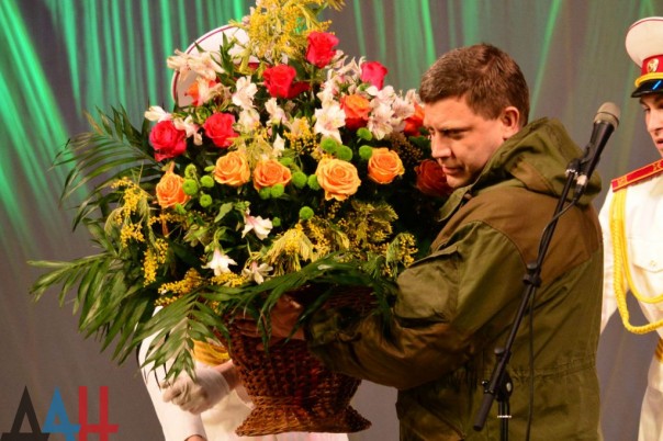 Глава ДНР поздравил жительниц Республики с наступающим праздником 8 Марта Глава ДНР поздравил жительниц Республики с наступающим праздником 8 Марта