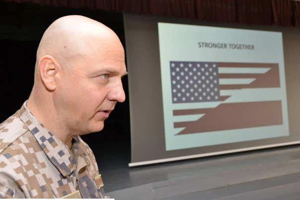 Прибалтика под мощным натиском военных США: школьников Латвии учат русофобии