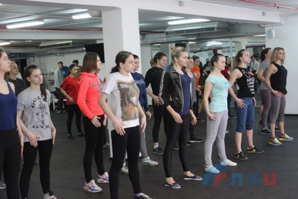 Спортивный конкурс "А ну-ка, девушки!" состоялся в Луганске в Международный женский день