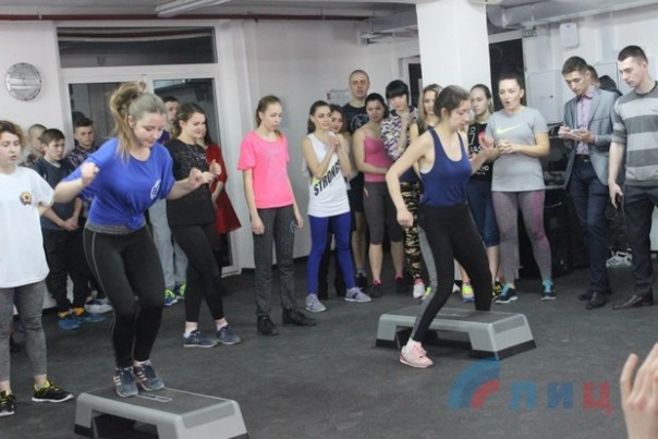 Спортивный конкурс "А ну-ка, девушки!" состоялся в Луганске в Международный женский день 