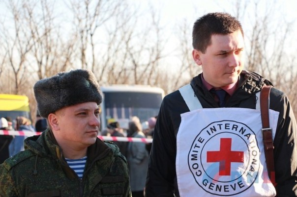 Сводка от НМ ЛНР 9 марта 2017. Президент Международного Комитета Красного Креста Петер Маурер посетил пункт пропуска ЛНР у Станицы Луганской