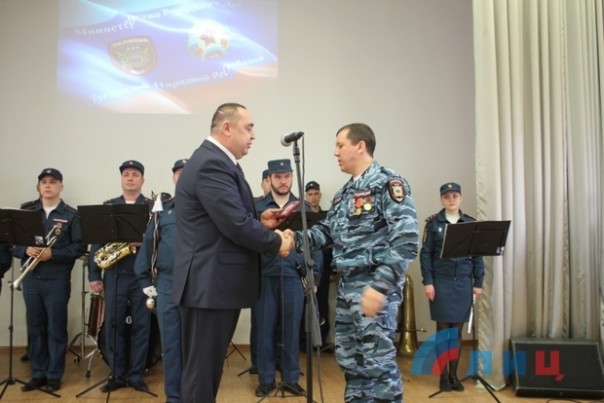 Сводка от НМ ЛНР 9 марта 2017. Президент Международного Комитета Красного Креста Петер Маурер посетил пункт пропуска ЛНР у Станицы Луганской