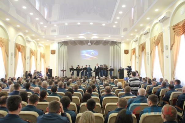 Сводка от НМ ЛНР 9 марта 2017. Президент Международного Комитета Красного Креста Петер Маурер посетил пункт пропуска ЛНР у Станицы Луганской