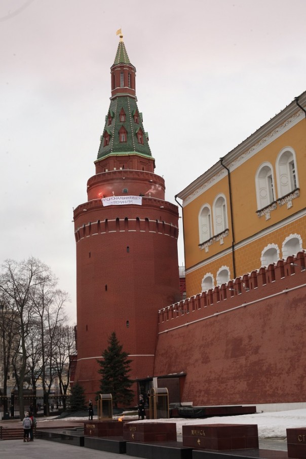 Феминистки захватили Кремль в фотошопе Феминистки захватили Кремль в фотошопе