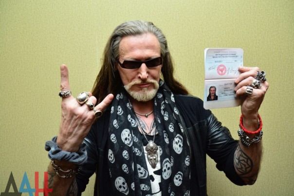 Джигурда изъявил желание стать гражданином ДНР. В Донецке вручили паспорт гражданина ДНР российскому шоумену Никите Джигурде