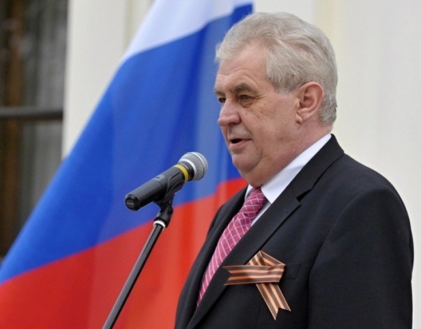 Президент Чехии по-русски потребовал снятия санкций с России и объявил себя "агентом Путина" Президент Чехии по-русски потребовал снятия санкций с России и объявил себя "агентом Путина"