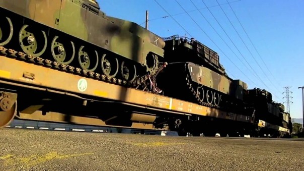 С кем собрались воевать США? Составы с танками до горизонта