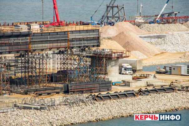 Сети появились свежие фотографии строительства Керченского моста Сети появились свежие фотографии строительства Керченского моста