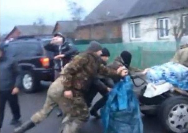 Новости Янтарной Народной Республики: Под Ровно копатели янтаря грозили копам расправой