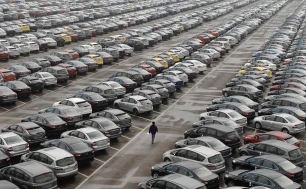 У латвийцев нет денег на «свежие» автомобили. Покупают «старьё»