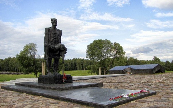 74 года назад была сожжена белорусская деревня Хатынь