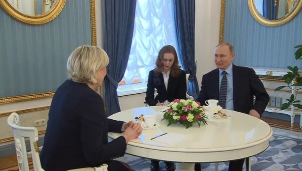 Путин на встрече с Марин Ле Пен: Россия не будет вмешиваться в президентские выборы Франции