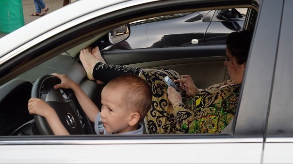 ГИБДД проверит, что у водителей под стеклом