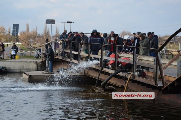 На Украине "устал" еще один мост и "утонул"
