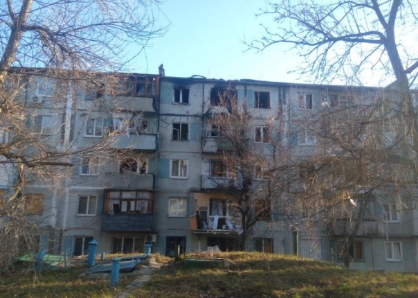 В результате шквального артобстрела укрофашистами погибла мирная жительница, разрушены дома