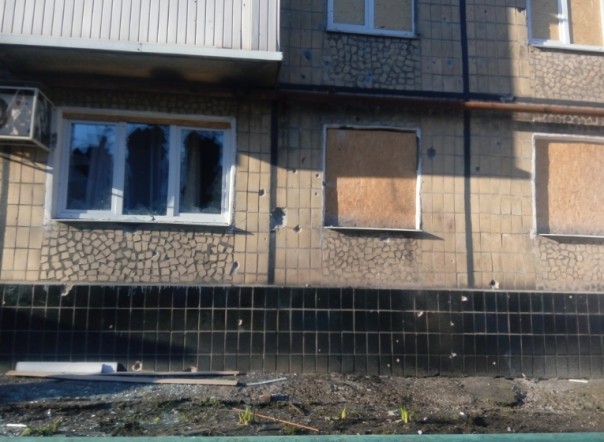 В результате шквального артобстрела укрофашистами погибла мирная жительница, разрушены дома