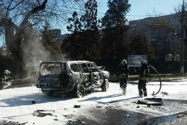 Красные кроссовки кошмарят нацию. Александр Яблоков (Зубченко) Красные кроссовки кошмарят нацию. Александр Яблоков (Зубченко)