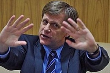 Чья бы корова мычала, а Макфола молчала