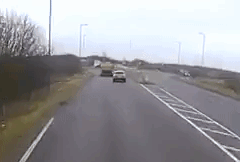 Машина с пьяной автоледи за рулём и младенцем перелетела через забор (видео)