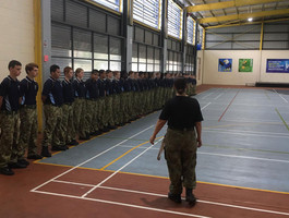 В австралийской школе вместо физкультуры ввели военную подготовку