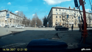 Мастер 80-го уровня починил светофор!