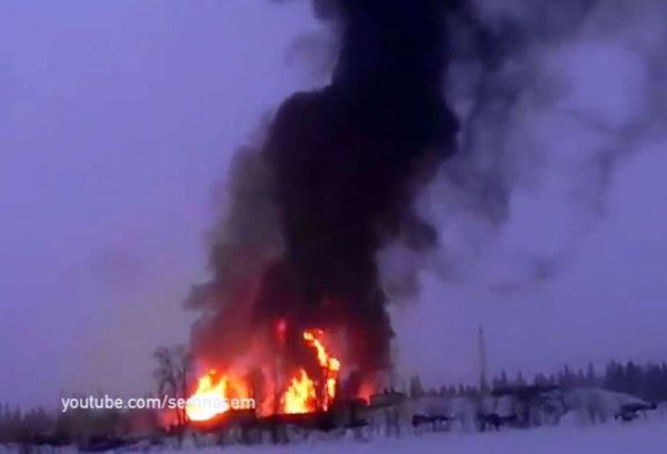 На нефтяной скважине в Коми уже неделю бушует пожар