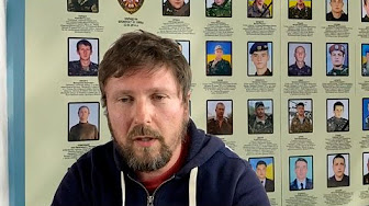 У стены памяти