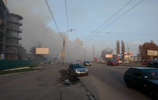 На проспекте Бандеры в Киеве вчера полыхали склады На проспекте Бандеры в Киеве вчера полыхали склады