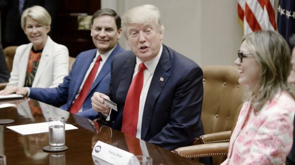 Решение Трампа превращает Ближний Восток в "кровавое мессиво" - эксперты