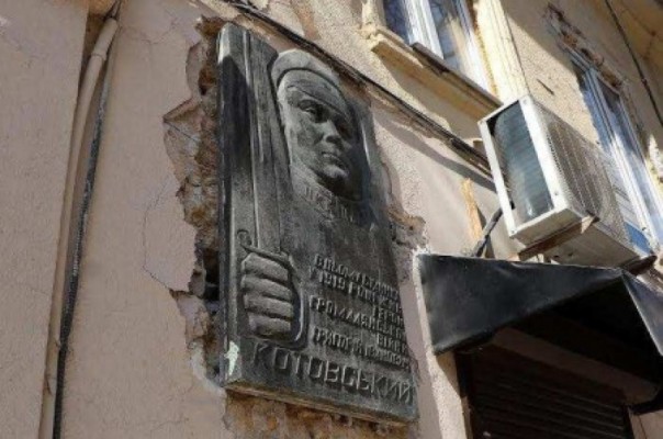 В Одессе автогеном вырезали память о Григории Котовском 