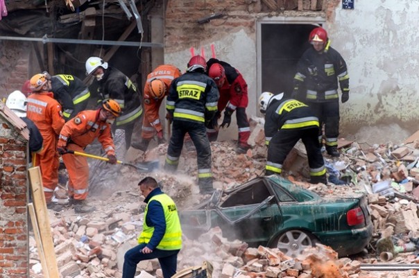 Обвал жилого дома в Польше, есть жертвы