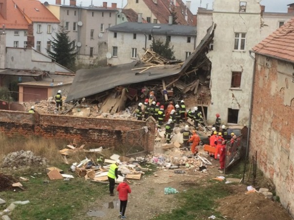 Обвал жилого дома в Польше, есть жертвы