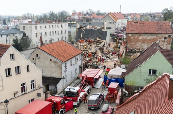Обвал жилого дома в Польше, есть жертвы
